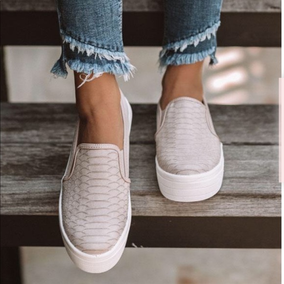 Four Hearts Boutique Shoes - LAST SIZES❗️Peyton Snakeskin Sneaker Taupe